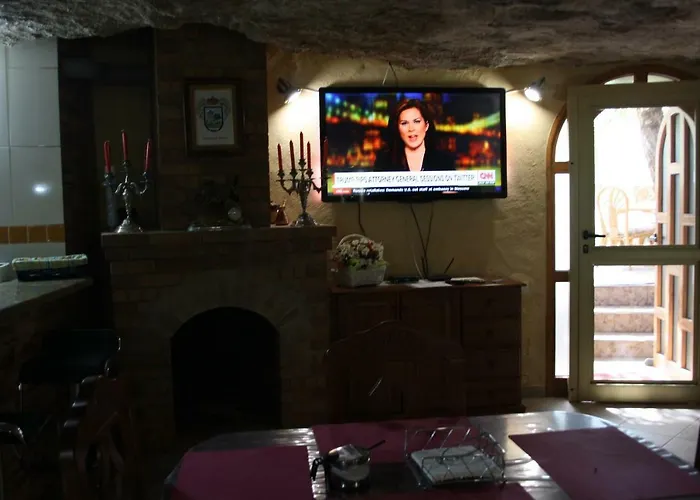 Kır Evi Cueva Sasha *